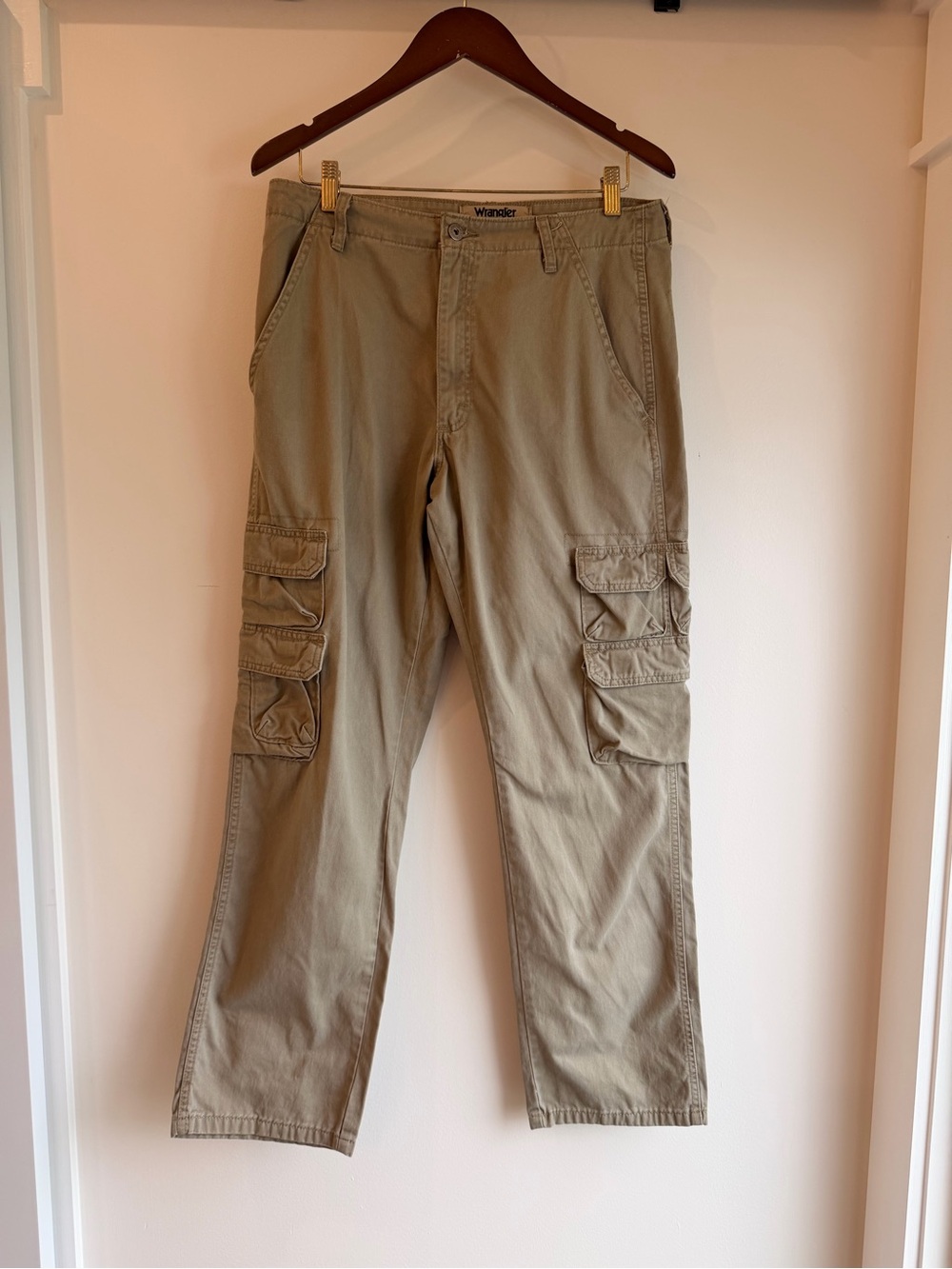 Classic Wrangler quality | Perfect khaki |Relaxed fit | Tons of pockets